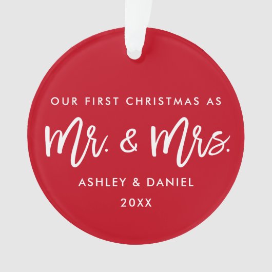 モダンなブラシの原稿の赤い初めてのクリスマスの氏夫人 オーナメント (正面)
