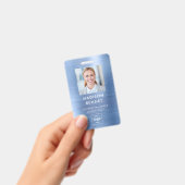 モダンなブルーメタリックの企業用写真ID バッジ (手持ち)