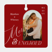 モダンなプロポーズフォトデザインの"Merry & Engaged Script" メタルオーナメント (正面)