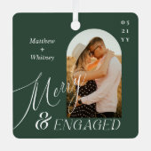 モダンなプロポーズフォトデザインの"Merry & Engaged Script" メタルオーナメント (正面)