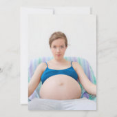 モダンなベイビーシャワーの楽しい準備ができたポップ写真 招待状 (裏面)