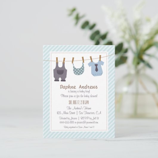 モダンなベビーの衣服の男の赤ちゃんのシャワーの招待状 招待状 (スタンド正面)