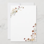 モダンなホワイト ワイルドフラワーのブーケ ブライダルシャワー 招待状 (裏面)