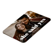 モダンなボールドホワイトタイポグラフィー フォト セーブ・ザ・デート マグネット (左側)