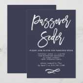 モダンなミッドナイトブルーとホワイトのペサハのセデルカード 招待状 (正面/裏面)