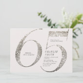 モダンなミニマリストのオールホワイトパーティー 65歳の誕生日 招待状 (スタンド正面)