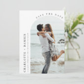 モダンなミニマリストアーチの写真付きSave the Date 招待状 (スタンド正面)