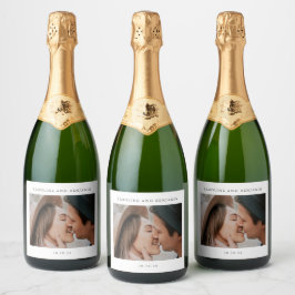 モダンなミニマリスト写真のカスタム結婚式 名前 日付 スパークリングワインラベル