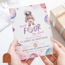 モダンなミニマリスト宇宙飛行士の女の子の4歳の誕生日