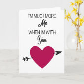 モダンなミニマルデザインに大きなピンクのハートと黒いテキスト カード (黄色い花)