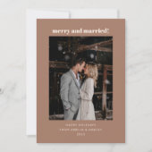 モダンなモカブラウンの楽しいクリスマス結婚写真 シーズンカード (正面)
