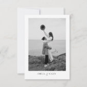 モダンなモノグラムの写真付き結婚式Save the Date セーブザデート (裏面)