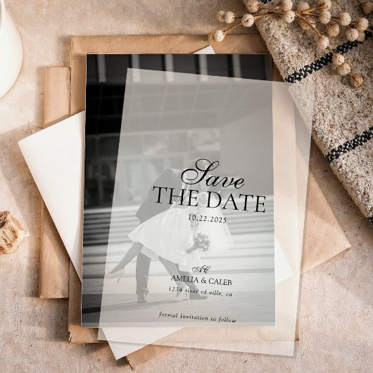 モダンなモノグラムの写真付き結婚式Save the Date ベラム紙招待状