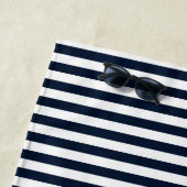 モダンなモノグラムの航海のな海軍および白いストライプの ビーチタオル (インサイチュ)