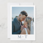 モダンなモノグラム ダスティーブルー QRコード RSVP ウェディング 招待状 (裏面)