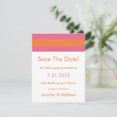 モダンなリデュース ピンク オレンジ Save The Date カード (スタンド正面)