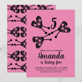 モダンなレディバグ幾何学模様のピンクの誕生日 招待状 (正面/裏面)