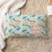 モダンなレトロ感が漂う、かわいいモノグラム柄の青い花 ランバークッション (ブランケット)