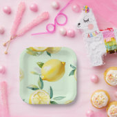 モダンなレモンイエローの花のスクリプト ブライダルシャワー ペーパープレート (パーティー)