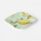 モダンなレモンイエローの花のスクリプト ブライダルシャワー ペーパープレート (傾斜あり)