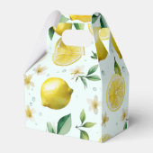 モダンなレモン ブルー フラワースクリプト ブライズシャワー フェイバーボックス (正面サイド)