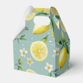モダンなレモン ブルー フラワースクリプト ブライズシャワー フェイバーボックス (裏面サイド)