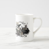 モダンなヴィンテージのハロウィンの魔法使いの醸造物 ボーンチャイナマグカップ (右)