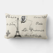 モダンなヴィンテージのパリフランスエッフェル塔のスタンプの地図 ランバークッション (正面)