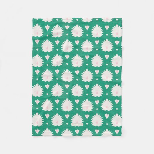 モダンな上品の織り目加工の緑のピンクのイカットパターン フリースブランケット (正面)
