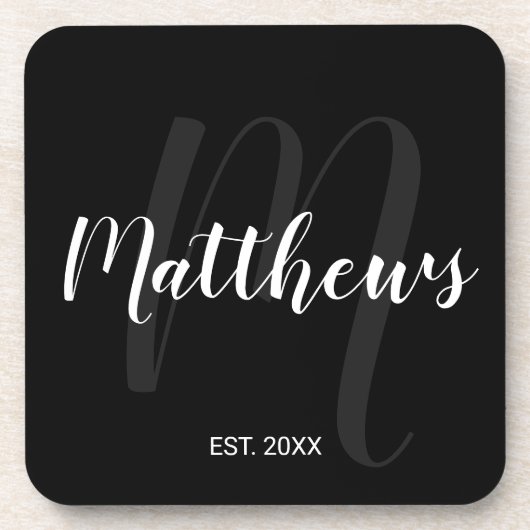 モダンな個人名入れとファミリー名のブラック コースター (正面)