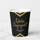モダンな偽の金のシェブロンデザインのエンゲージメントカップル 紙コップ (裏面)