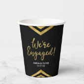 モダンな偽の金のシェブロンデザインのエンゲージメントカップル 紙コップ (正面)