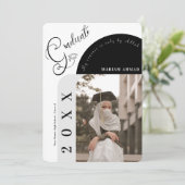 モダンな写真が目立つブラック＆ホワイトのイスラム教の卒業式 招待状 (スタンド正面)