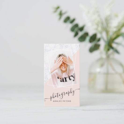 モダンな写真撮影の赤面のピンクの大理石の原稿の写真 名刺 (スタンド正面)