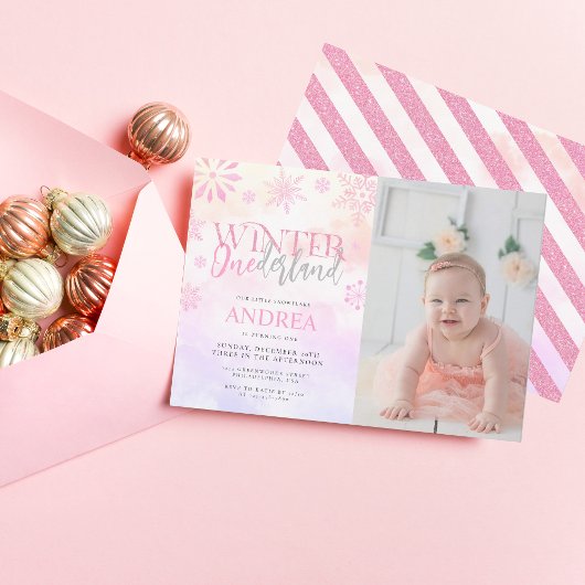 モダンな冬のワンダーランド ピンクガール 1歳の誕生日 招待状