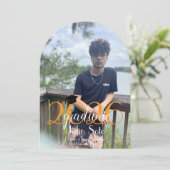 モダンな卒業タイポグラフィ 2026 スクリプト写真 招待状 (スタンド正面)