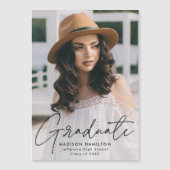 モダンな卒業写真 黒スクリプト フォト マグネット招待状 (正面)