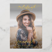 モダンな卒業生を祝う写真オーバーレイ 箔招待状 (正面)