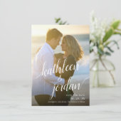 モダンな原稿の保存日付の結婚式の発表 招待状 (スタンド正面)