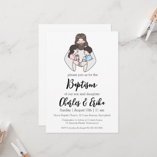 モダンな双子の洗礼式招待状 招待状 (正面/裏面インサイチュ)