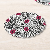 モダンな口紅の唇B&Wパターン ペーパーコースター (アングル)