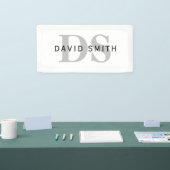 モダンな名前とイニシャル | 白 黒 グレー 横断幕 (トレードショー)