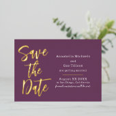 モダンな大フォントのプラムパープル　Save the Date 箔招待状 (立ち正面)