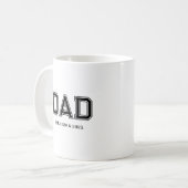 モダンな大学風タイポグラフィで「Dad Established」 コーヒーマグカップ (正面左)