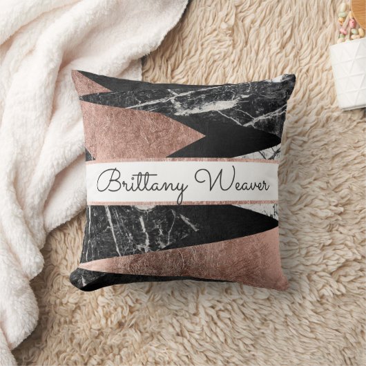 モダンな大理石のばら色の金ゴールドの黒の三角形のモノグラム クッション (ブランケット)