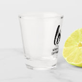 モダンな愛原稿のシックでパーソナライズな結婚式 ショットグラス (左)