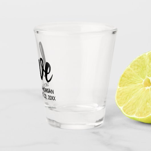 モダンな愛原稿のシックでパーソナライズな結婚式 ショットグラス (右)