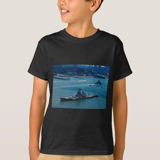 モダンな戦艦、"USS Wisconsin"、ニューヨーク、米国 Tシャツ (正面)