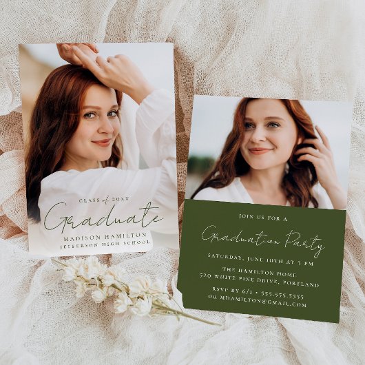 モダンな手書きグリーン スクリプト 2 枚の写真 卒業式 招待状