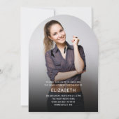 モダンな手書きスクリプトの写真入りアーチ型卒業パーティー招待状 招待状 (裏面)